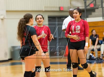 Thumbnail 1 in Stevens vs. Warren photogallery.