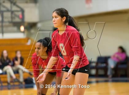 Thumbnail 3 in Stevens vs. Warren photogallery.