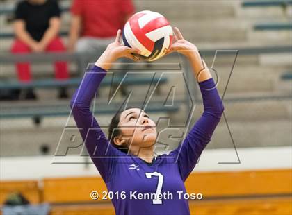 Thumbnail 1 in Stevens vs. Warren photogallery.