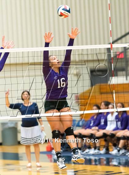 Thumbnail 3 in Stevens vs. Warren photogallery.