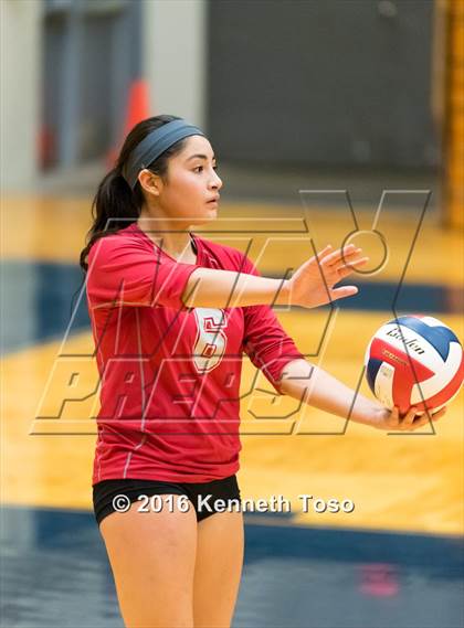 Thumbnail 1 in Stevens vs. Warren photogallery.