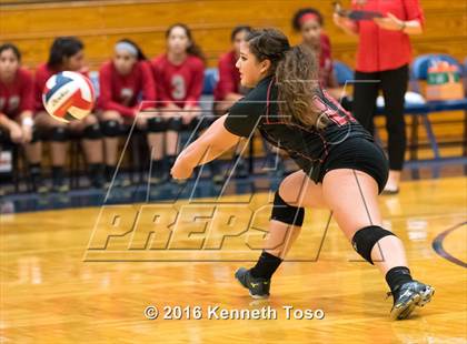 Thumbnail 3 in Stevens vs. Warren photogallery.