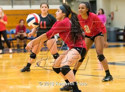 Thumbnail 2 in Stevens vs. Warren photogallery.