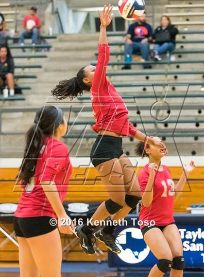 Thumbnail 2 in Stevens vs. Warren photogallery.
