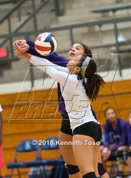 Thumbnail 2 in Stevens vs. Warren photogallery.