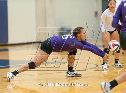 Thumbnail 1 in Stevens vs. Warren photogallery.
