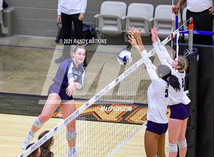 Thumbnail 2 in Keller vs. V.R. Eaton (UIL 6A Regional Final) photogallery.