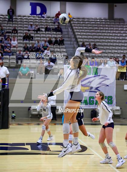 Thumbnail 2 in Keller vs. V.R. Eaton (UIL 6A Regional Final) photogallery.