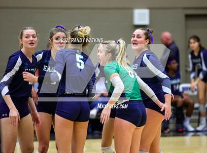 Thumbnail 1 in Keller vs. V.R. Eaton (UIL 6A Regional Final) photogallery.