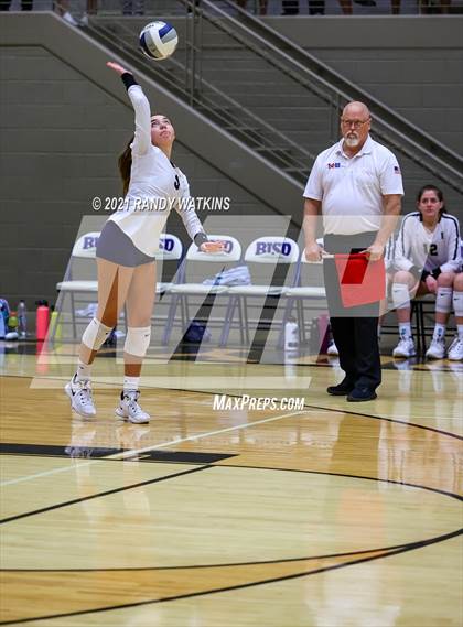 Thumbnail 3 in Keller vs. V.R. Eaton (UIL 6A Regional Final) photogallery.