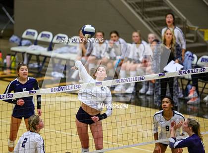 Thumbnail 1 in Keller vs. V.R. Eaton (UIL 6A Regional Final) photogallery.