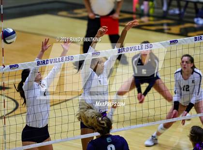 Thumbnail 1 in Keller vs. V.R. Eaton (UIL 6A Regional Final) photogallery.