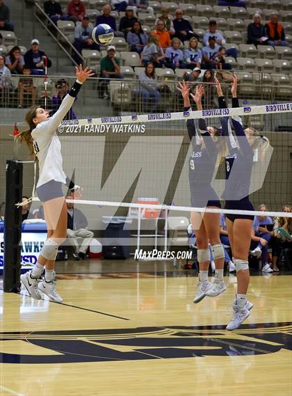 Thumbnail 2 in Keller vs. V.R. Eaton (UIL 6A Regional Final) photogallery.