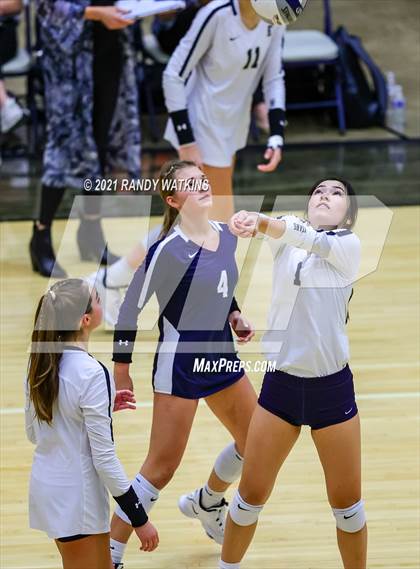 Thumbnail 1 in Keller vs. V.R. Eaton (UIL 6A Regional Final) photogallery.