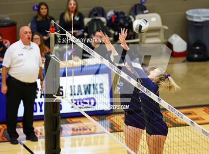 Thumbnail 2 in Keller vs. V.R. Eaton (UIL 6A Regional Final) photogallery.