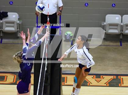 Thumbnail 2 in Keller vs. V.R. Eaton (UIL 6A Regional Final) photogallery.