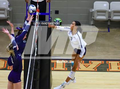 Thumbnail 1 in Keller vs. V.R. Eaton (UIL 6A Regional Final) photogallery.