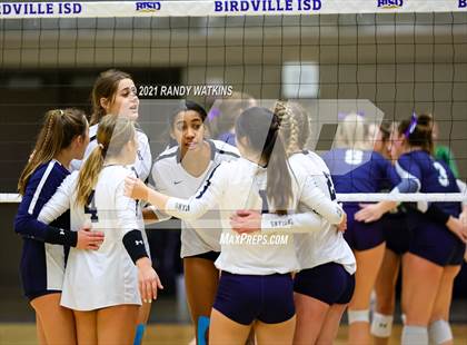 Thumbnail 2 in Keller vs. V.R. Eaton (UIL 6A Regional Final) photogallery.