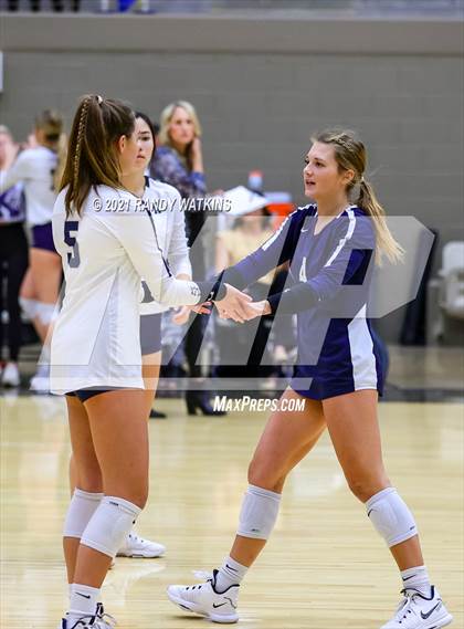 Thumbnail 3 in Keller vs. V.R. Eaton (UIL 6A Regional Final) photogallery.