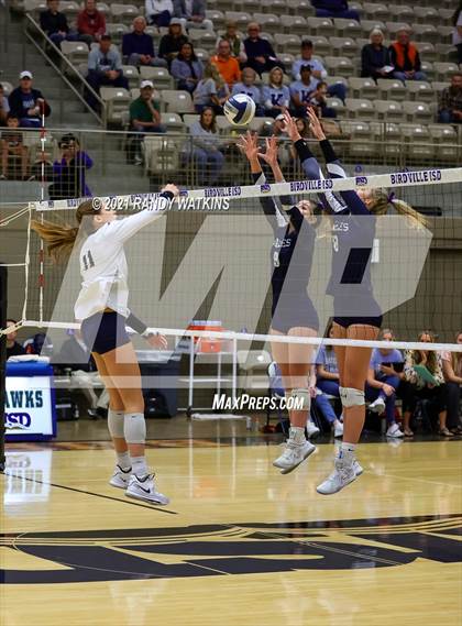 Thumbnail 3 in Keller vs. V.R. Eaton (UIL 6A Regional Final) photogallery.