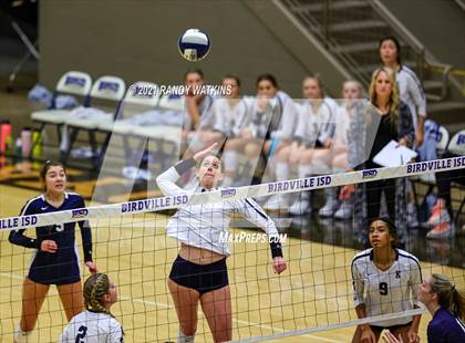 Thumbnail 3 in Keller vs. V.R. Eaton (UIL 6A Regional Final) photogallery.