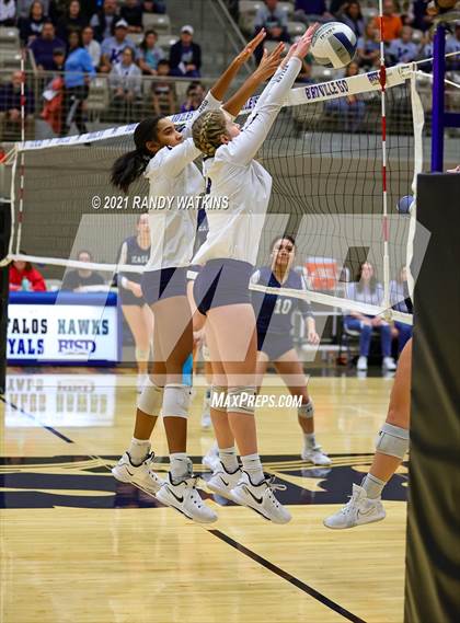 Thumbnail 2 in Keller vs. V.R. Eaton (UIL 6A Regional Final) photogallery.