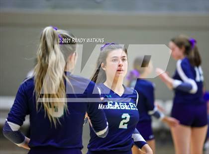 Thumbnail 3 in Keller vs. V.R. Eaton (UIL 6A Regional Final) photogallery.