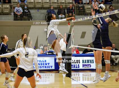 Thumbnail 3 in Keller vs. V.R. Eaton (UIL 6A Regional Final) photogallery.