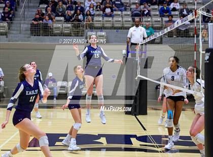 Thumbnail 1 in Keller vs. V.R. Eaton (UIL 6A Regional Final) photogallery.