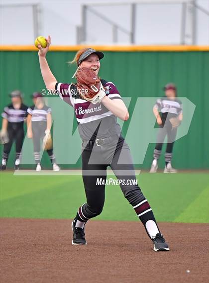 Thumbnail 1 in Franklin vs East Bernard (UIL 3A Regional Semifinal Playoff) photogallery.