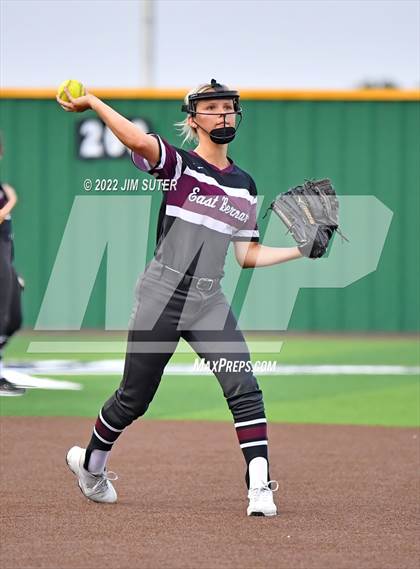 Thumbnail 2 in Franklin vs East Bernard (UIL 3A Regional Semifinal Playoff) photogallery.