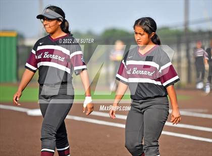 Thumbnail 2 in Franklin vs East Bernard (UIL 3A Regional Semifinal Playoff) photogallery.