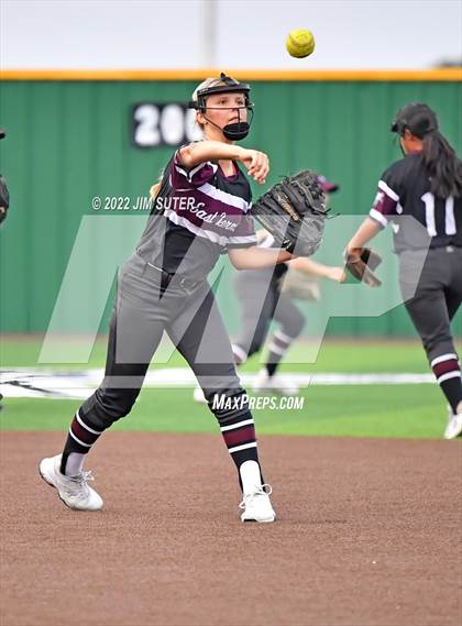 Thumbnail 2 in Franklin vs East Bernard (UIL 3A Regional Semifinal Playoff) photogallery.