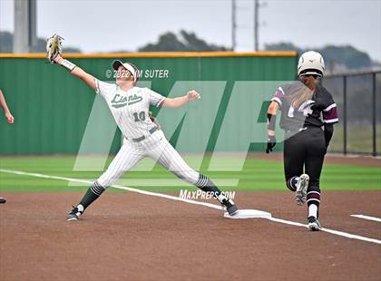 Thumbnail 3 in Franklin vs East Bernard (UIL 3A Regional Semifinal Playoff) photogallery.