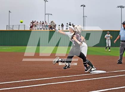 Thumbnail 2 in Franklin vs East Bernard (UIL 3A Regional Semifinal Playoff) photogallery.