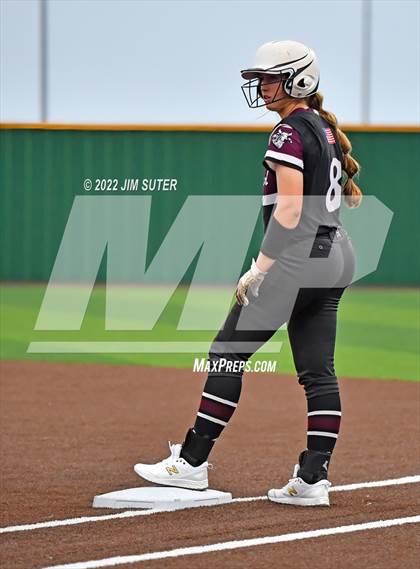 Thumbnail 1 in Franklin vs East Bernard (UIL 3A Regional Semifinal Playoff) photogallery.