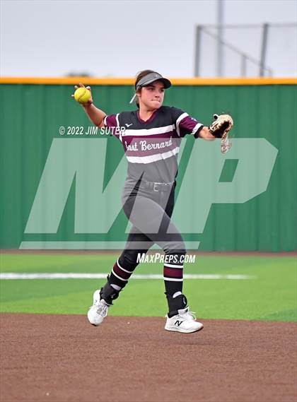 Thumbnail 3 in Franklin vs East Bernard (UIL 3A Regional Semifinal Playoff) photogallery.