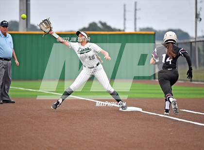 Thumbnail 2 in Franklin vs East Bernard (UIL 3A Regional Semifinal Playoff) photogallery.
