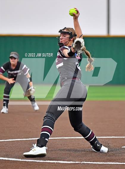 Thumbnail 1 in Franklin vs East Bernard (UIL 3A Regional Semifinal Playoff) photogallery.