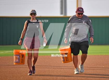 Thumbnail 1 in Franklin vs East Bernard (UIL 3A Regional Semifinal Playoff) photogallery.