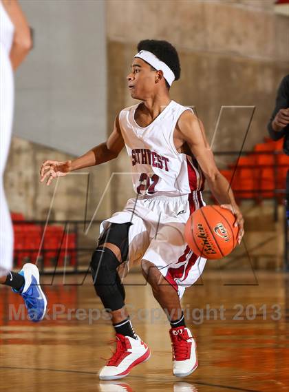 Thumbnail 2 in Wilmer-Hutchins vs. Southwest (DFW Basketball Challenge) photogallery.