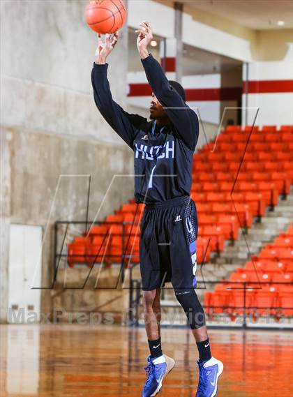 Thumbnail 2 in Wilmer-Hutchins vs. Southwest (DFW Basketball Challenge) photogallery.