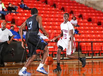Thumbnail 3 in Wilmer-Hutchins vs. Southwest (DFW Basketball Challenge) photogallery.