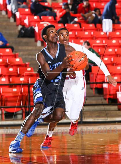 Thumbnail 1 in Wilmer-Hutchins vs. Southwest (DFW Basketball Challenge) photogallery.