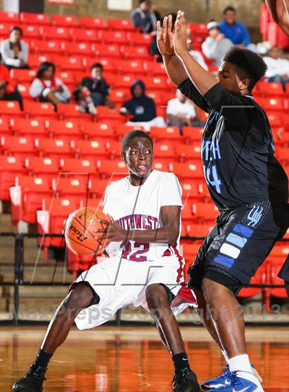 Thumbnail 2 in Wilmer-Hutchins vs. Southwest (DFW Basketball Challenge) photogallery.