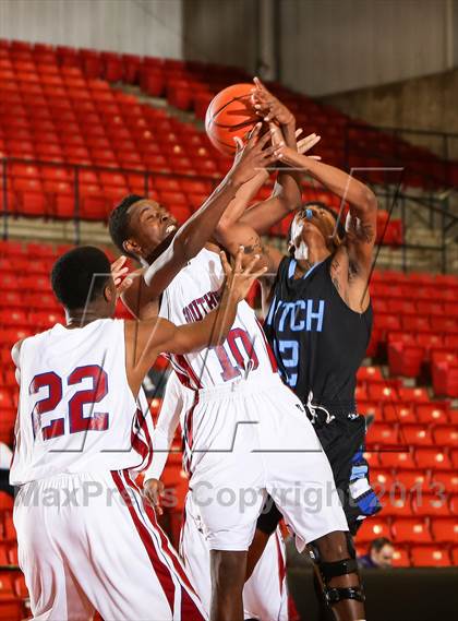 Thumbnail 2 in Wilmer-Hutchins vs. Southwest (DFW Basketball Challenge) photogallery.