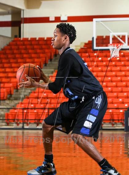 Thumbnail 3 in Wilmer-Hutchins vs. Southwest (DFW Basketball Challenge) photogallery.