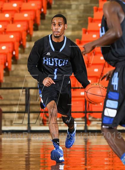Thumbnail 2 in Wilmer-Hutchins vs. Southwest (DFW Basketball Challenge) photogallery.