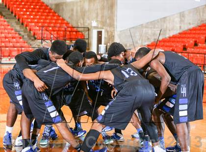 Thumbnail 1 in Wilmer-Hutchins vs. Southwest (DFW Basketball Challenge) photogallery.