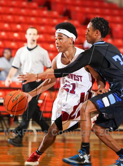 Thumbnail 3 in Wilmer-Hutchins vs. Southwest (DFW Basketball Challenge) photogallery.